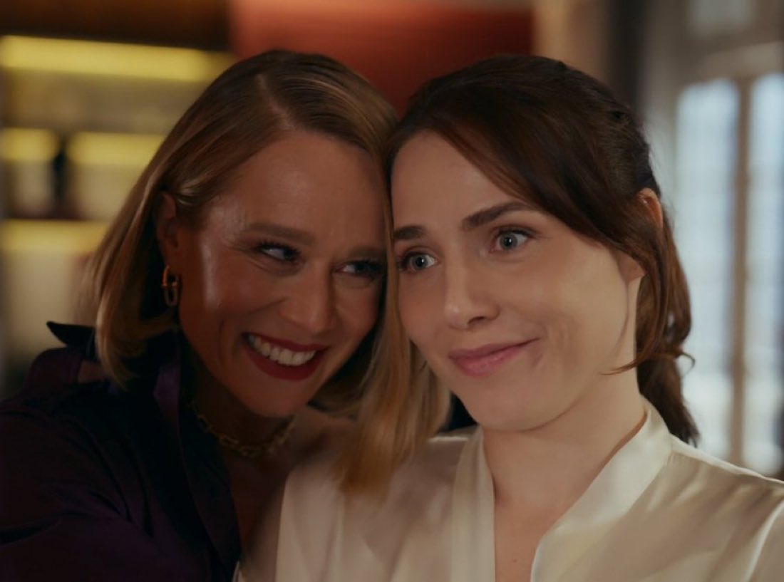 Itspedrito's tweet photo. Do nada elas viraram besties #QuemAmaCuida https://t.co/TcFdJRcCX9