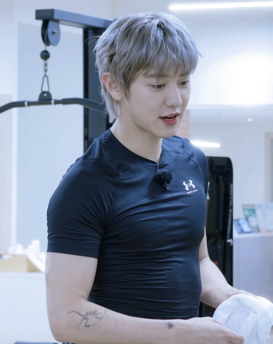 PCY_BASE's tweet photo. the FINEST man alive 
 
#CHANYEOL #찬열 https://t.co/Mg6FHLVI3G