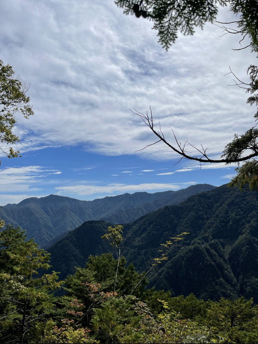 092022u's tweet photo. 3年前の今日。
雨続きで土砂災害とかあって山行けないから悲しい( ；꒳​；  )
秋なのに…🍁🍂 https://t.co/hSOxKuUD9i