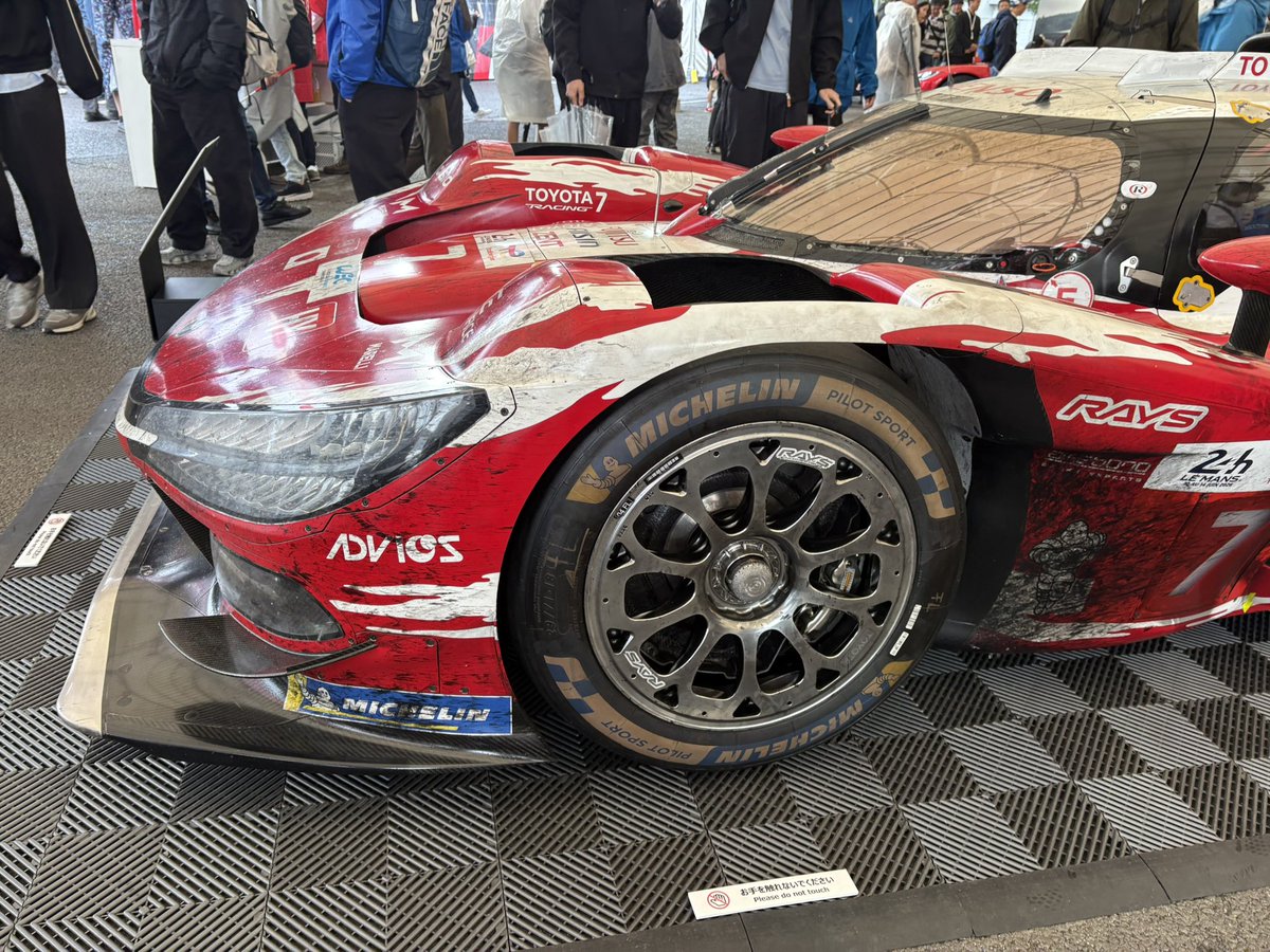 shimane_nouki's tweet photo. WEC in FUJIなう！ルマン優勝車！だけど汚れラッピングのレプリカだ！ https://t.co/zM8rOkTr3O