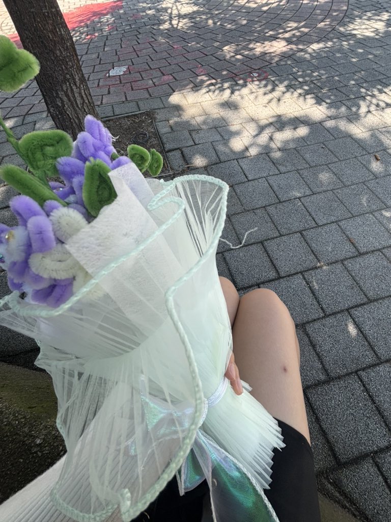 Leegeoyeon's tweet photo. 여친 기다리고있음 https://t.co/giiy808TBP