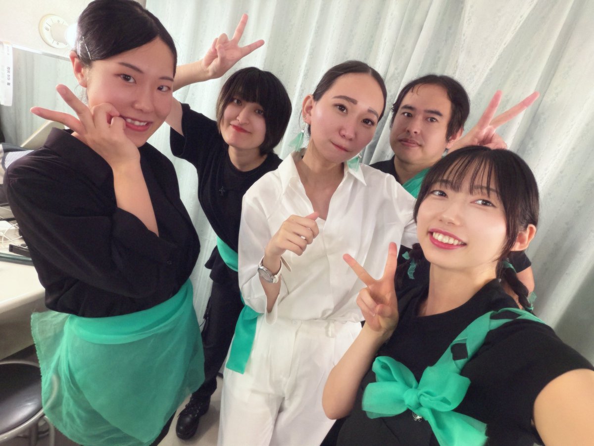 mako_39s's tweet photo. 🍀お知らせ🪽

本日で、本公演折り返し地点！
この家族で演じられるのも残りわずか
最後まで元気で明るいシュウジを
精一杯演じていきます！！🫡
この電車は特別に駆け込み乗車あり！！
ぜひ、下のリンクよりご予約
お待ちしております🌟

https://t.co/o2Av86GynO… https://t.co/MdpQADgAL8