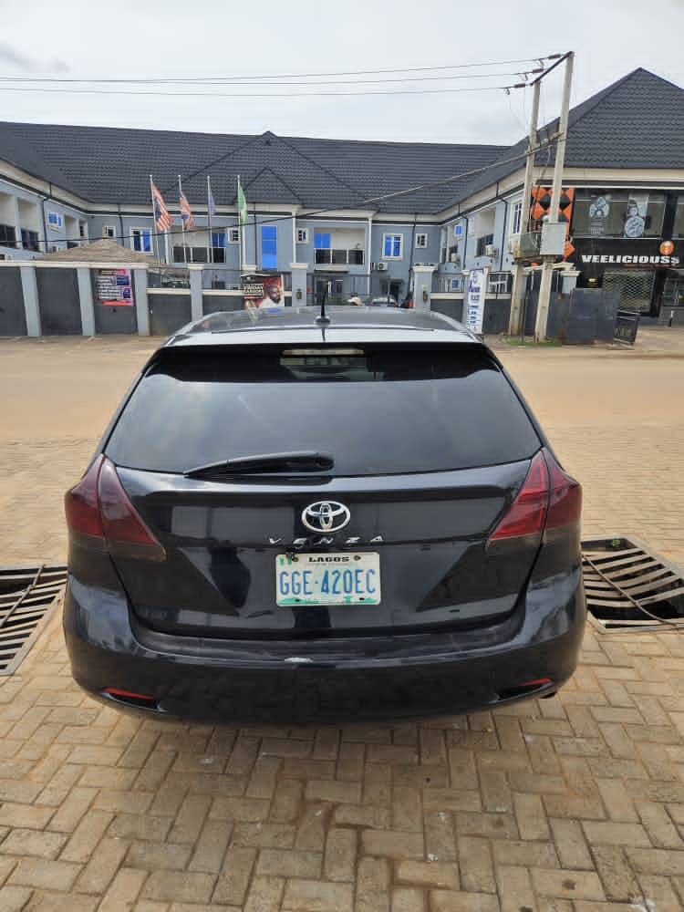FRIDAYYv9's tweet photo. ⚠️ DISTRESS ALERT - BELGIUM STANDARD
2010 Toyota Venza - Engine &amp; Gear Untouched 💯
AC Chilling, First Body, Excellent Condition

Price: ₦7.8M
Location: Karu, Abuja
Call/WhatsApp: 07069516725

#ToyotaVenza #AbujaCars https://t.co/VzHTB68v0h