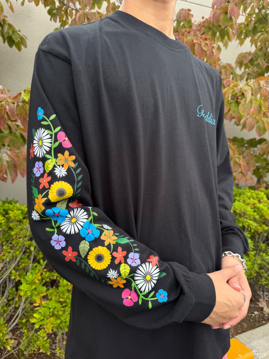 vertical_garage's tweet photo. 【buddix】🌻
FLOWER COLLECTION in buddix POP-UP✨

■ITEM LINE-UP
SF LINK LS TEE
PRICE：¥7,920 tax-in
COLOR：Black/White
SIZE：S/M/L/XL

STAFF178cm/L

@buddixofficial
@fantastics_fext
#buddix
#FANTASTICS
#SF_FNT https://t.co/nzzB6essA9