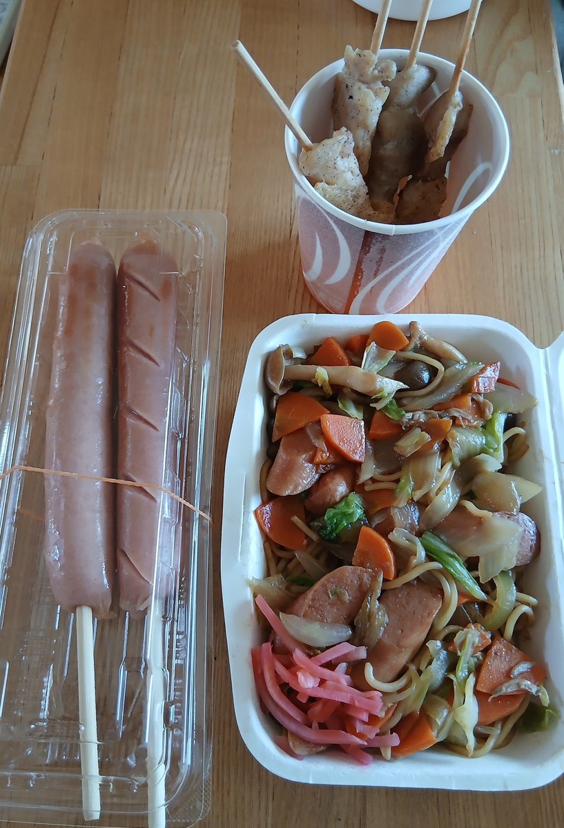 maru_7716's tweet photo. 近所の催し物に行ってきた。利益を求めない催し物なのでこれで600円なんだぜ…。 https://t.co/hcNKHiLEci