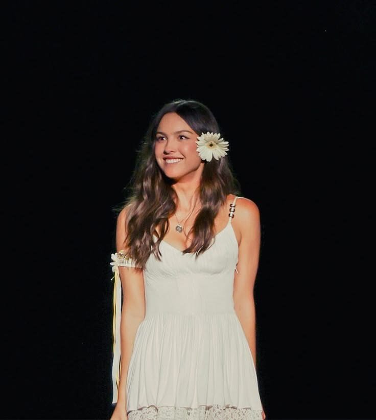 sstatsoir's tweet photo. 🚨 Olivia Rodrigo did not perform 'whats wrong with me' at The Unraveled Tour.

It ranks as the only song not performed from "you seem pretty sad for a girl so in love". https://t.co/CqzkY2n2FW