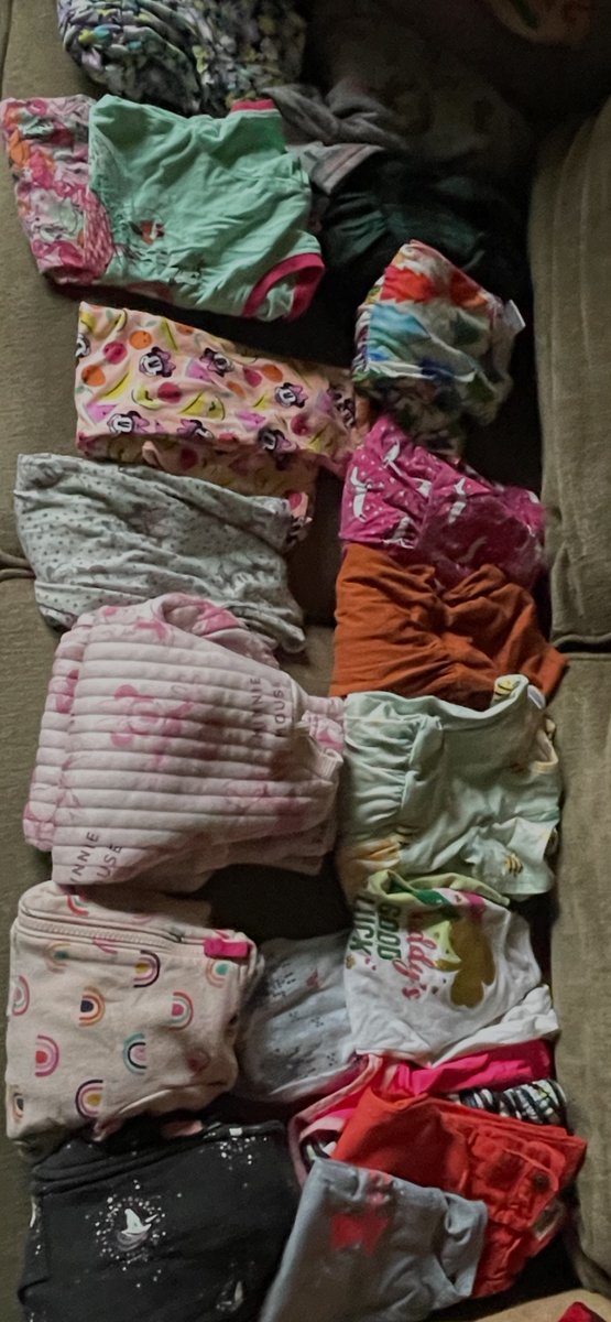 Lairabeanora's tweet photo. Went to a lot of garage sales today it'smy job to outfit the bb💅 https://t.co/IGzr8SZ59M