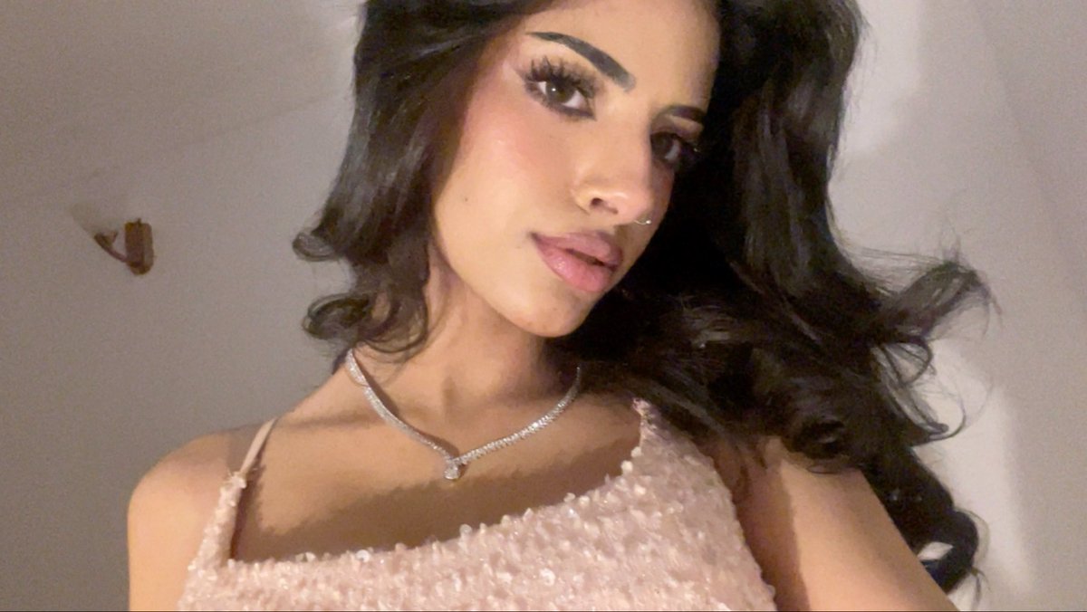 encwsi's tweet photo. feeling like a princess https://t.co/zyZ68pAEB0