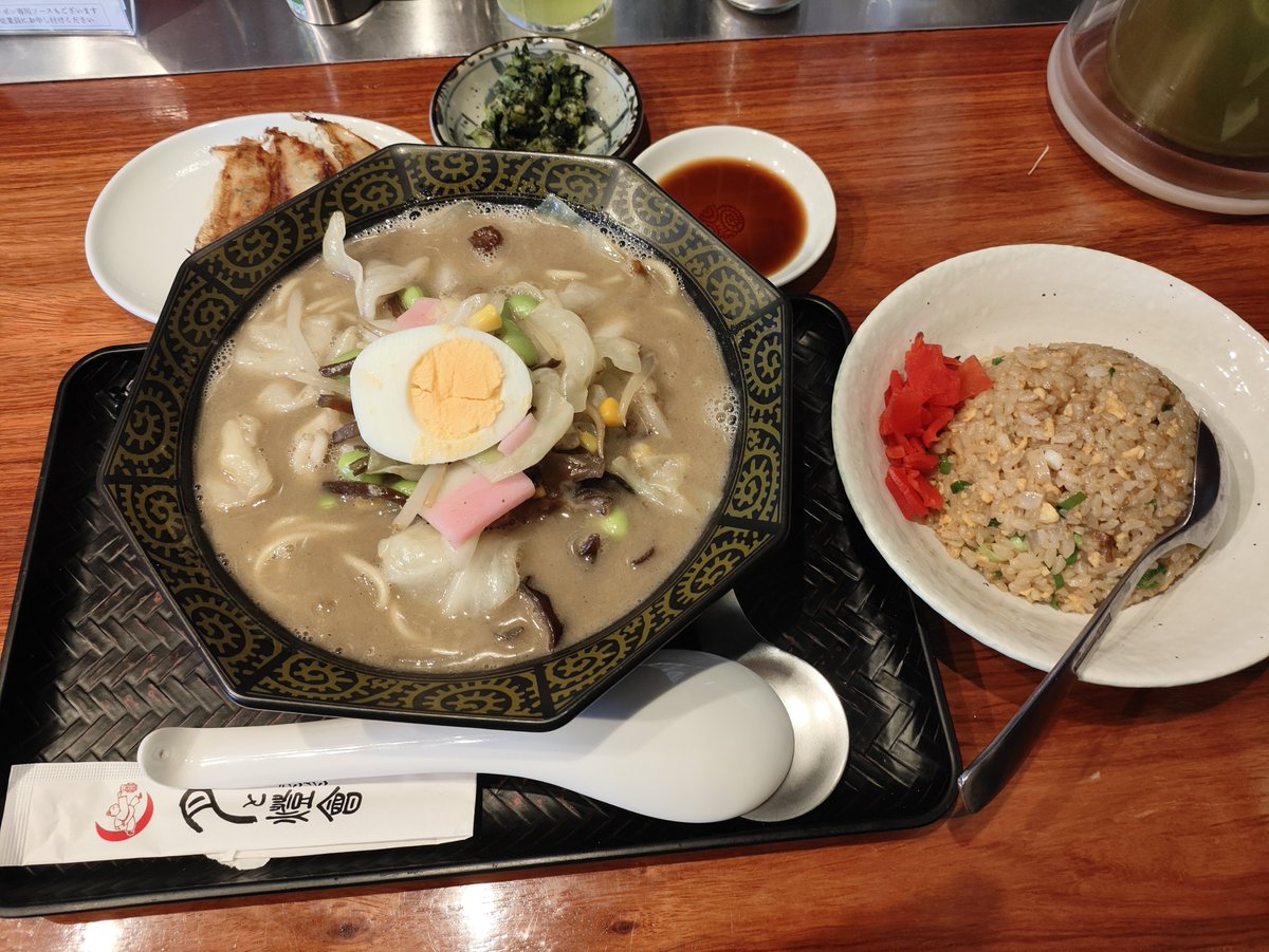 hakke8ke's tweet photo. 9/26㈯本日のとんこつスープ『3.5』

鶏塩ラーメンちぢれ麺1100円で提供中してます🐓

月とランタンのちゃんぽん🍜旨っ

八卦の営業時間
11:00〜15:00 17:00〜20:15（19:45L.o）駐車場7台
㈪定休日

#ラーメン八卦
#とんこつ
#替玉
#月とランタン
#ちゃんぽん https://t.co/jtcWigDZn0