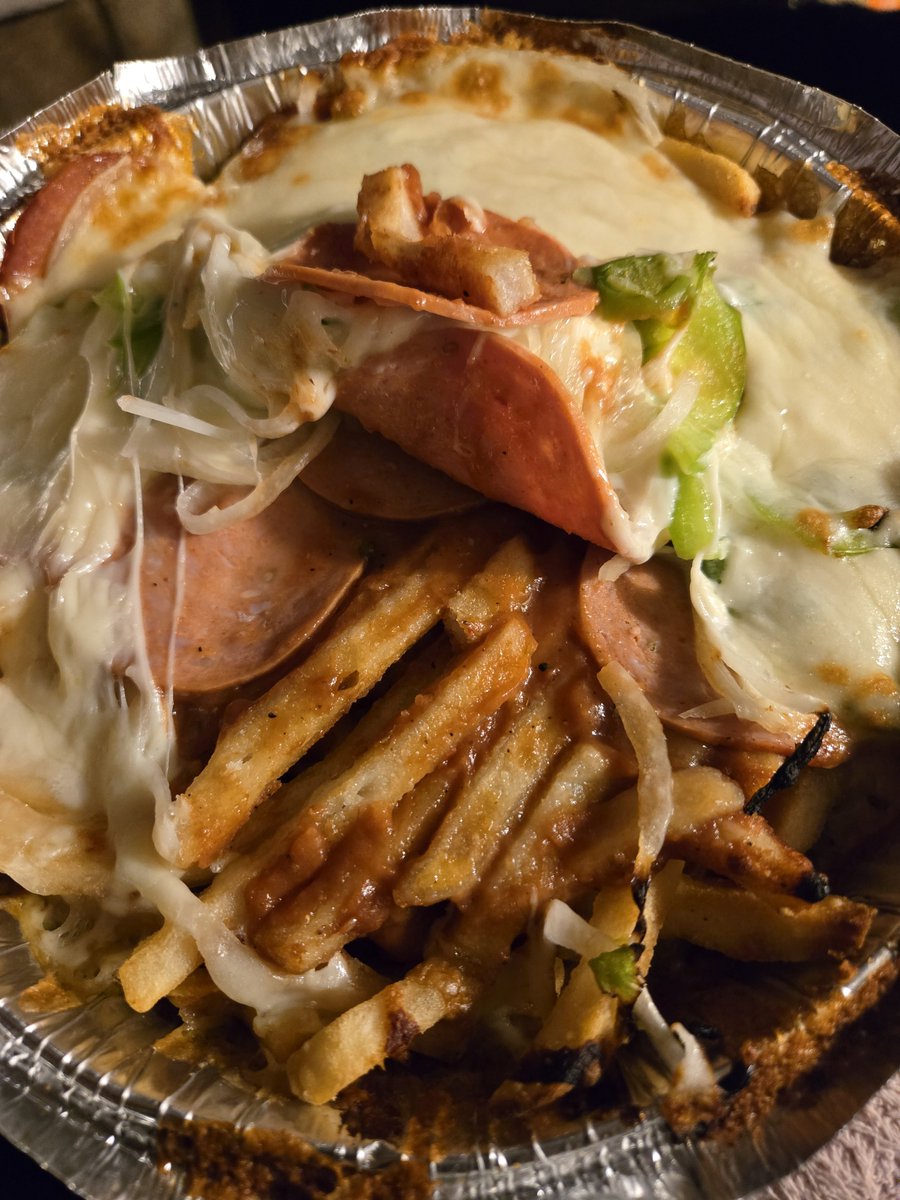 telliabear's tweet photo. Pizza becomes Poutine!
#WhenTheMutationBegins https://t.co/PVXXX6ZTIZ
