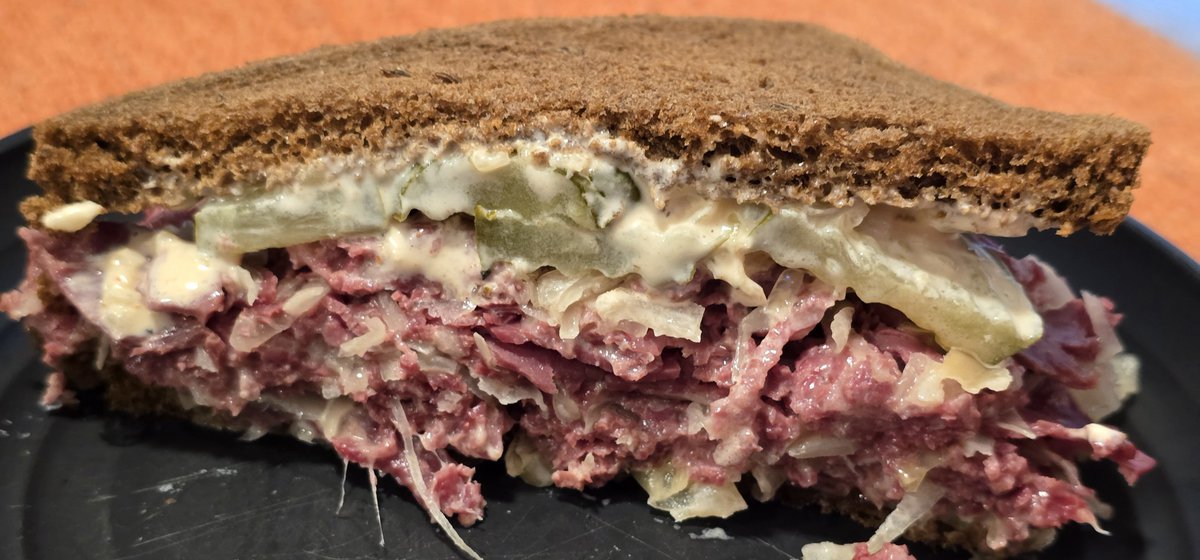 buddahJay's tweet photo. Damn...I make sexy and delicious Reubens 😋🤤 https://t.co/FjytEpqOhc