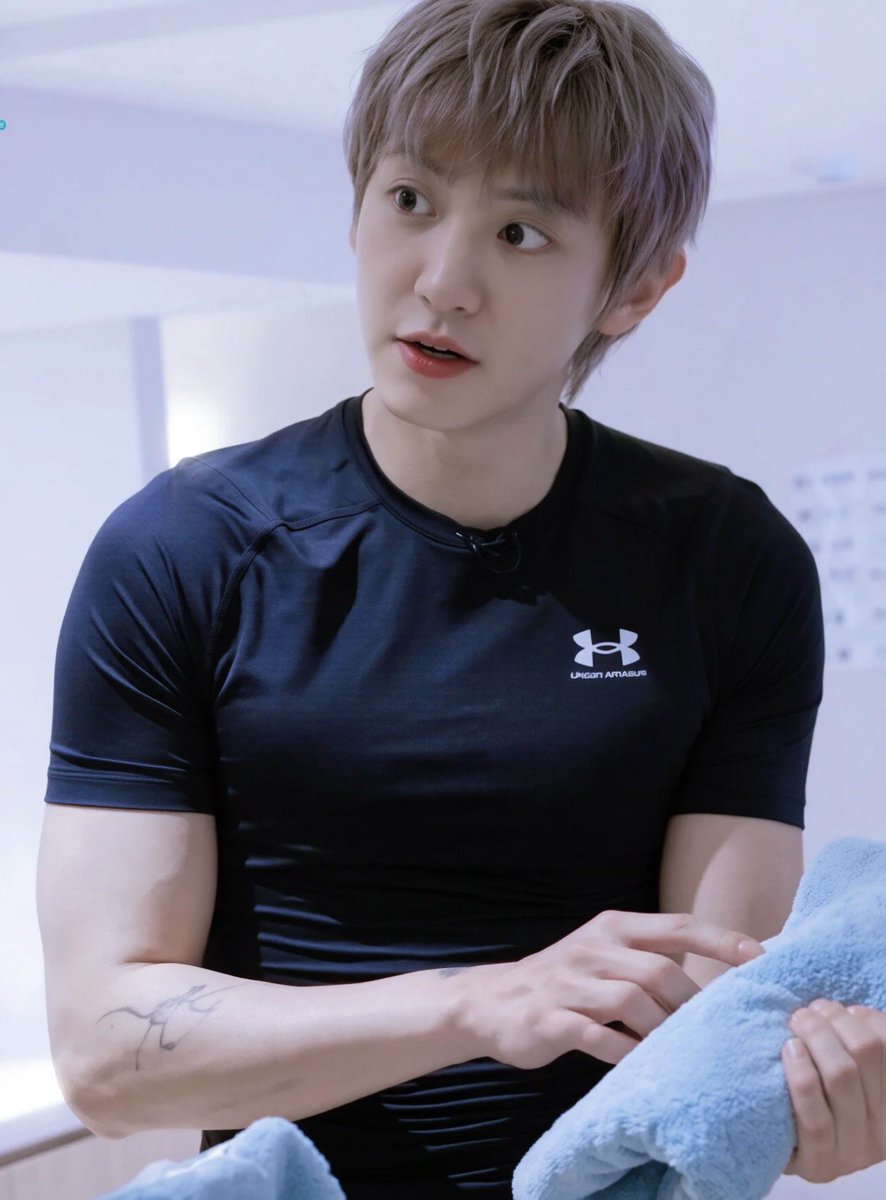 PCY_BASE's tweet photo. SERVING face card and body tea ✨

#CHANYEOL #찬열 https://t.co/rW9dwT4pAy