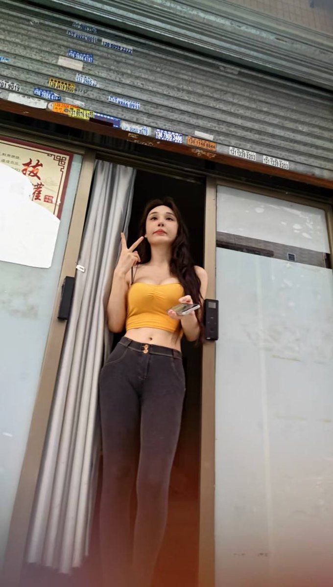 Abdrum24's tweet photo. 长沙大名鼎鼎的玉兰路，巷子里的小门被封死了！#玉兰路#巷子#安置区#城市记忆回不到过去了，可惜玉兰路就此落幕 #长沙 #玉兰路 大人们的游戏 https://t.co/ZBiDW5lOy0