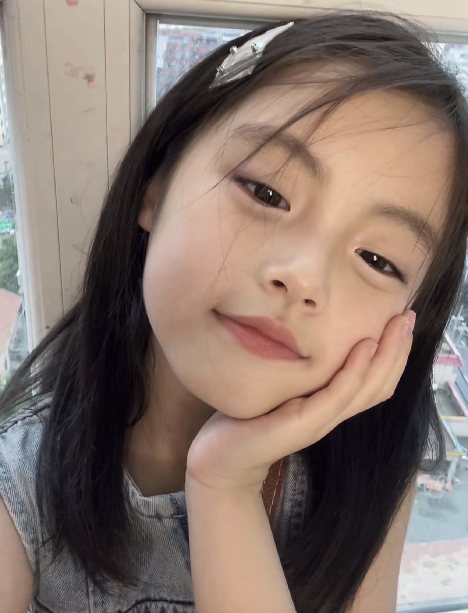 JenniferBezonh's tweet photo. 没人在家好无聊

躁福有点躁动不安，有人想要锐评一下吗？

10岁的是粉哒

没有🚪 看完我就删… https://t.co/iZIwO26XR8