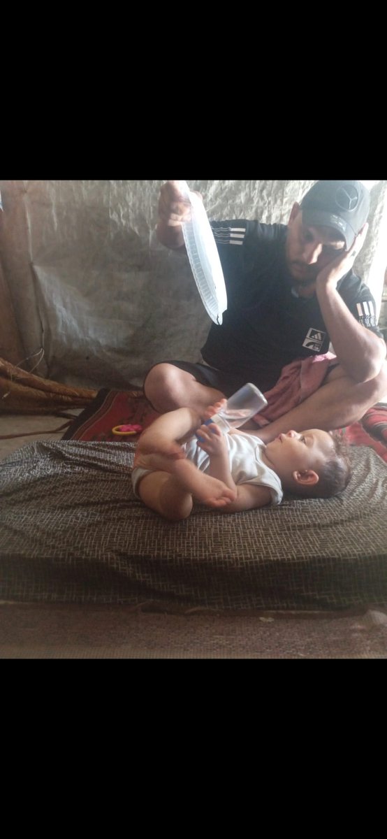 oliveegirl's tweet photo. A picture of Abdullah and her infant child

Could you please make a donation to Abdullah so that he can buy diapers and formula for his young son?😿
 
 Donate here. https://t.co/8pjawkOW9x https://t.co/ivu1ZPPMcn