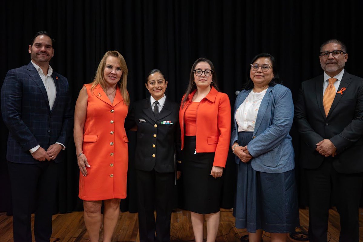 CFEmx's tweet photo. Cada día 25, en la CFE reafirmamos nuestro compromiso con la sensibilización y prevención de la violencia contra las mujeres y las niñas. 🧡

En esta ocasión recibimos al Coro de la H. Secretaría de Marina, con un programa dedicado a compositoras que desafiaron los mandatos de género de su época y abrieron camino con su talento para componer, dirigir e interpretar.
