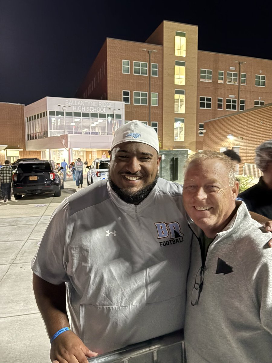 james_jestes's tweet photo. Congrats to @brhswolves_fb on a hard fought #Homecoming win!!!
So proud of my guy @FernandezCoach and his team. #MakeHeadlines https://t.co/bR5l8eQpX1