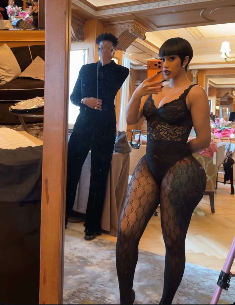 SunnyBanks_'s tweet photo. Cardi looks so damn good 😍🤤 https://t.co/qUHgyrzD5T