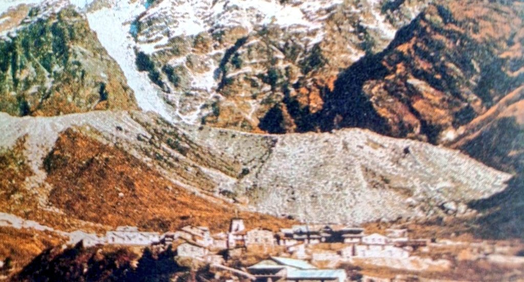 IndiaHistorypic's tweet photo. Kedarnath Temple In 1979 https://t.co/memu9epufp