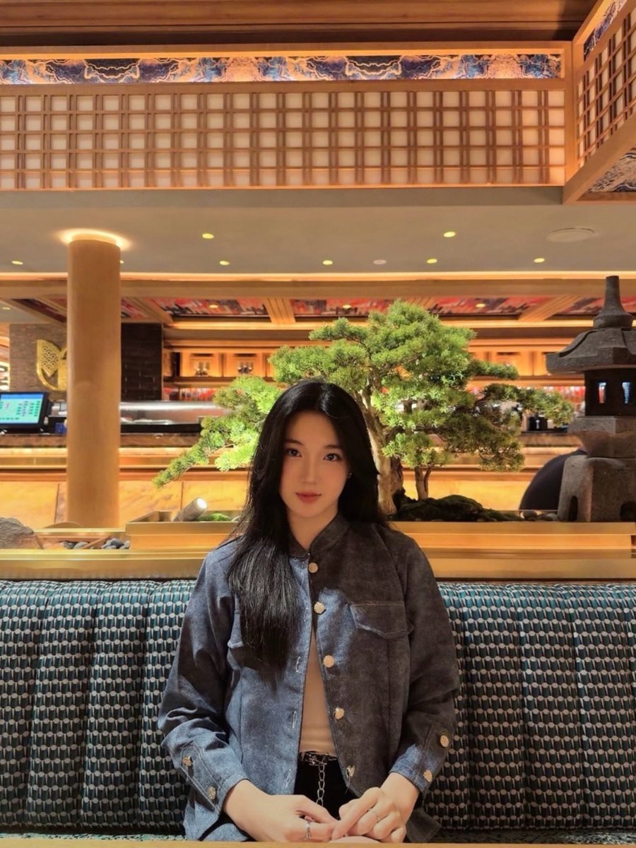 Oldschools_'s tweet photo. Atasan yg dipakai Delynn (@Delynn_JKT48): Rarenoa - Milan Top Button (Light Denim) π©΅β¨
Top button dari Rarenoa warna light denim yang simpel dan stylish! Potongannya manis banget, bikin tampilan kelihatan fresh, chic, dan cool ππ€
#Os48 #Delynnjkt48 https://t.co/bkhC0v9LMJ
