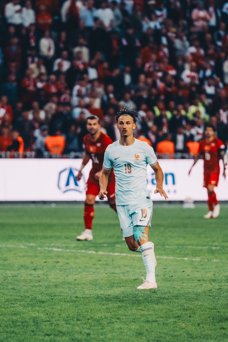 equipedefrance's tweet photo. Estéban Lepaul a honoré sa 1ère sélection en Bleu hier 🤩💙 https://t.co/Vqw7E4nILo