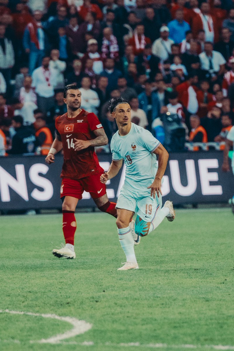 equipedefrance's tweet photo. Estéban Lepaul a honoré sa 1ère sélection en Bleu hier 🤩💙 https://t.co/Vqw7E4nILo