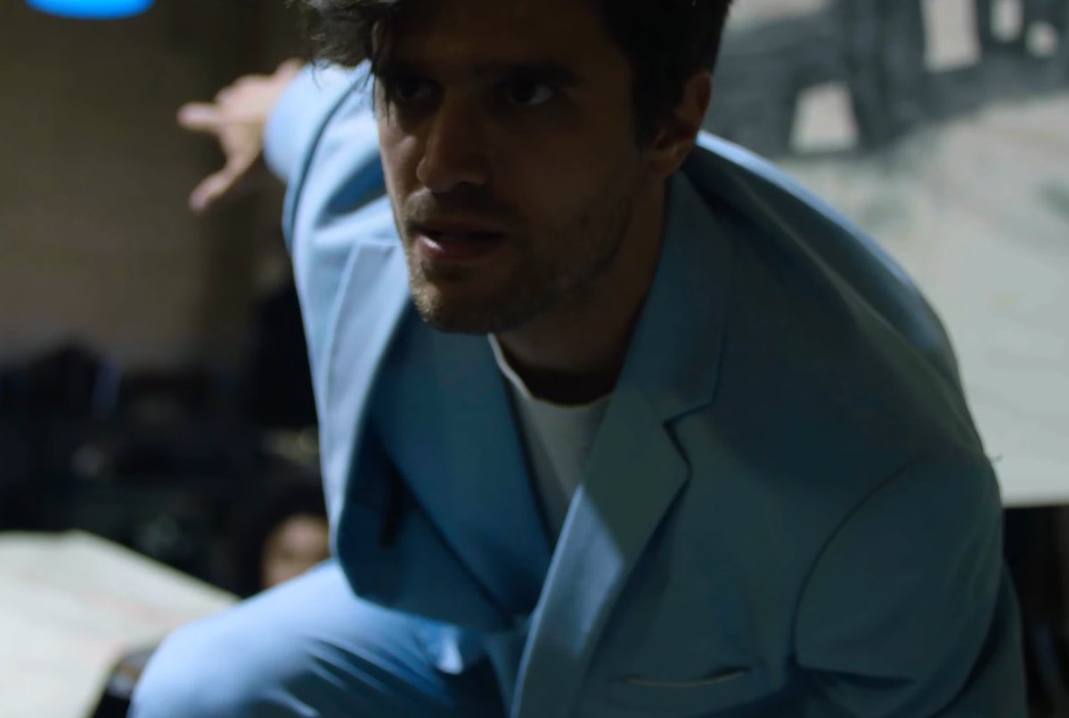 dilphickles's tweet photo. anthony looked so good in this video https://t.co/k1rEM7QmRb