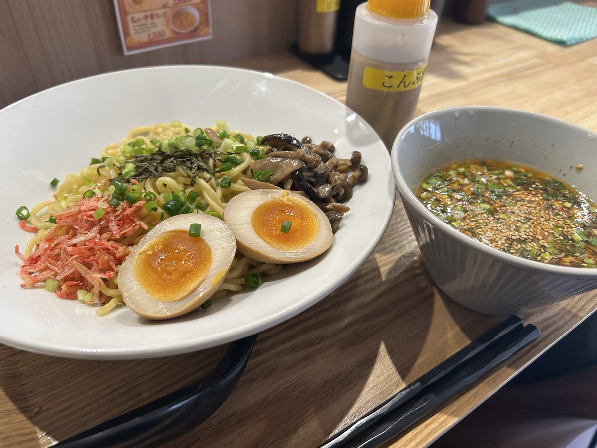 BLUEYAGI2011's tweet photo. おはようございます♪昨日は沢山のお客様のご来店ありがとうございました😊
本日より秋季限定メニュー
キノコと海老のもり中華¥1300
はじめます！
是非ご賞味くださいね♪
本日も宜しくお願い致します🙇

麺と肴担々麺ぺん坊　大将YAGI https://t.co/JYLFAuS3PC