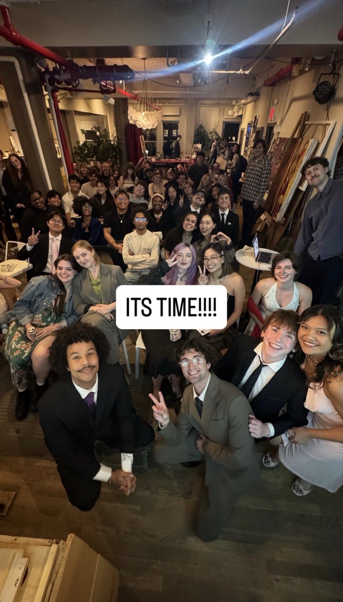 bunchofupdates's tweet photo. 🚨 bunch of friends are now officially on hiatus. https://t.co/C70F8VAU7z