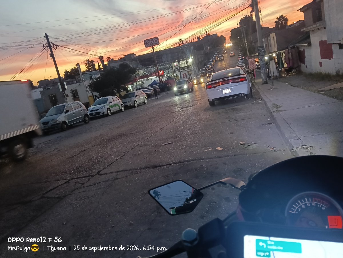 Pulguitaa93's tweet photo. Que bonita tarde hahaha... Ya a descansar que ya hace falta... 

#tijuana #mrpulga #repartiendo https://t.co/NnJeONgC1Y