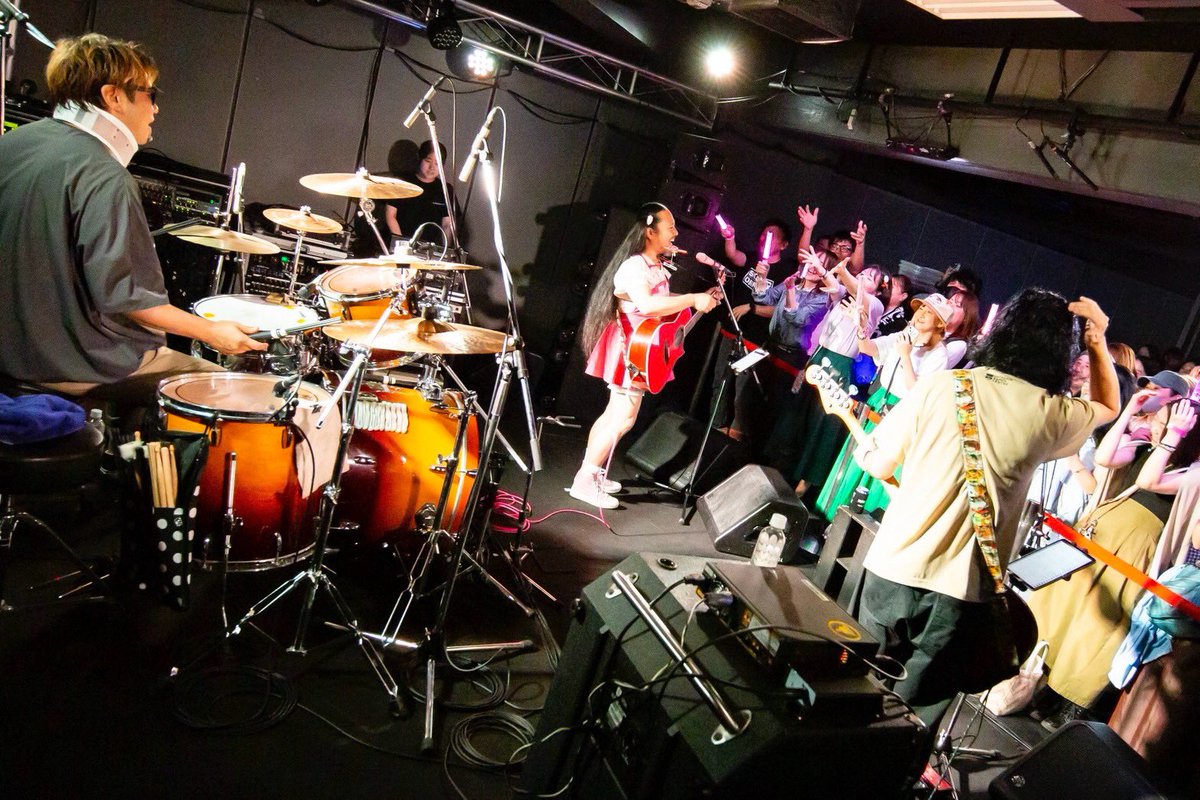 sukisukironchan's tweet photo. 昨日は東放学園の卒業制作イベントだったよー🍜学生さんたちが一生懸命ライブを作り上げてくれて、僕らもとっても勉強になったなー🎶平日のお昼なのに来てくれたメンマのみんな、本当にありがとう〜🍥💕

photo by @kazuyakohsakaa 

インスタに別の写真もあるよ📸
https://t.co/DHxMTI6KoN https://t.co/9odbmDmJLX