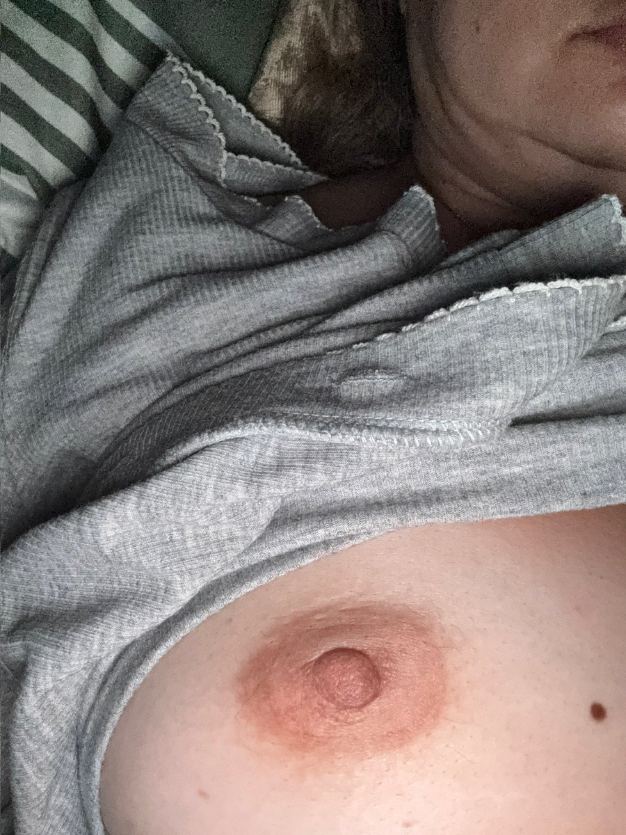 Pato82083188's tweet photo. Dice la putita Moreliana que si ya cenaron por qué la mesa está servida 🔥🔥🔥 https://t.co/4ArgmkvHai