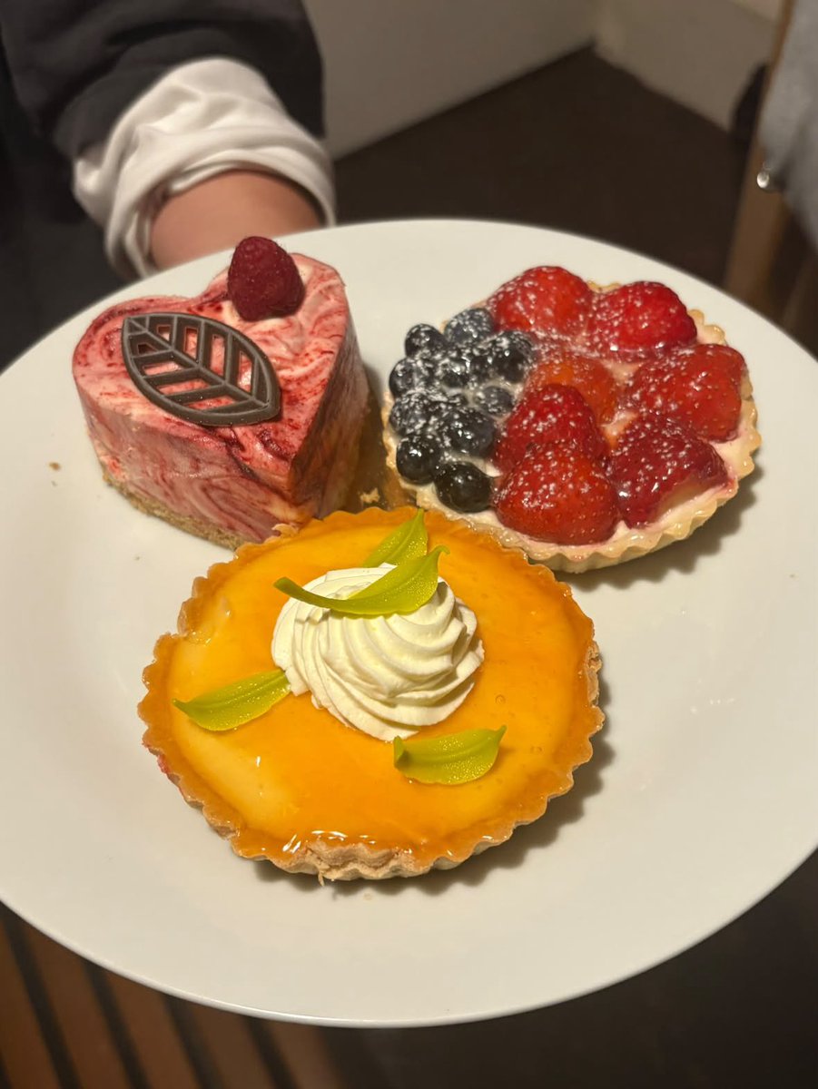 fG6ZPT's tweet photo. 最高女子会パーティ🇯🇵🇬🇧何回してもいいね？？たのしっ。 https://t.co/UyEiWzrK6m