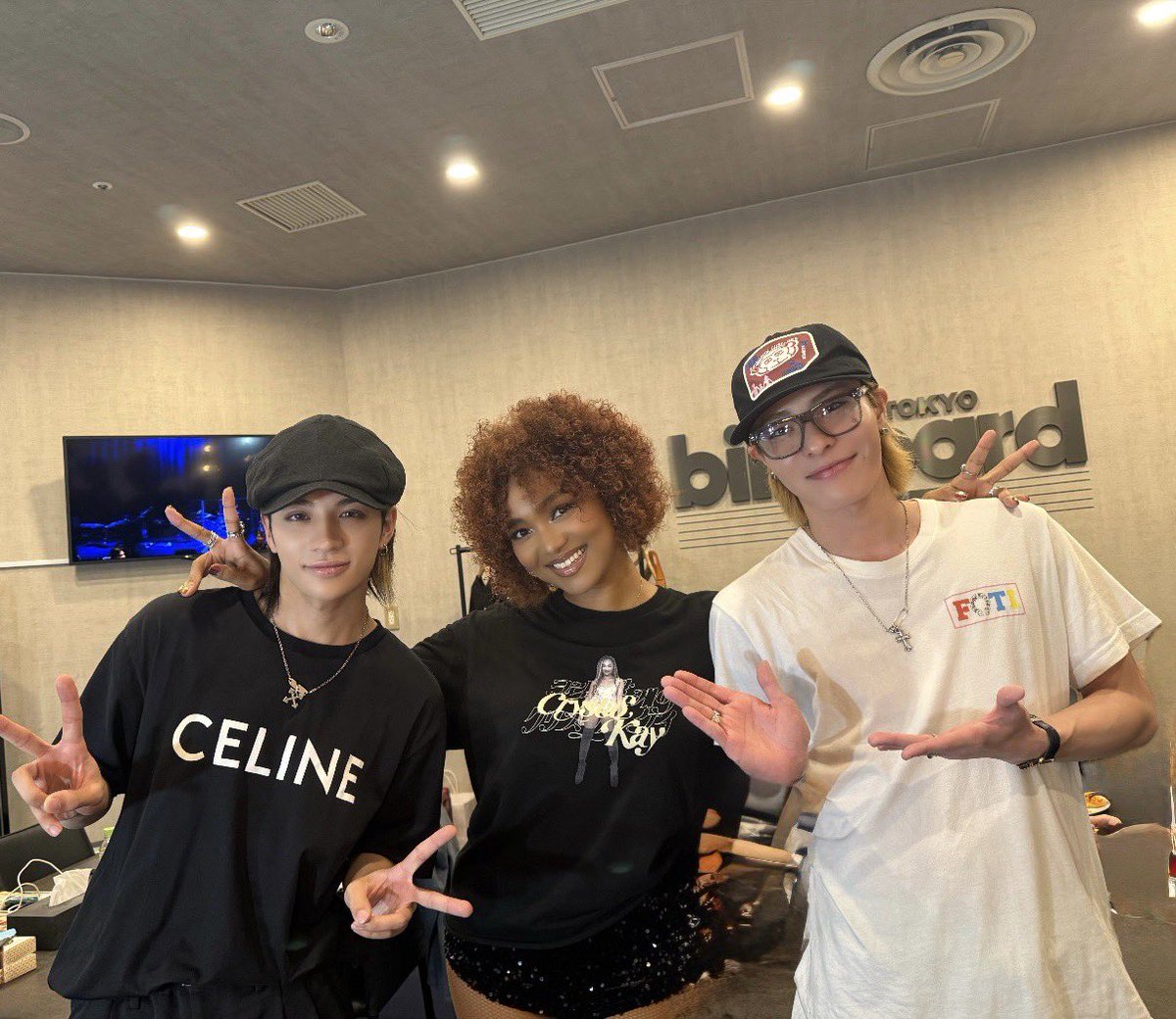 WOLFHOWLHARMONY's tweet photo. Crystal Kayさんの
Billboard LIVEに行かせていただきました！
まーじで上質な時間でした🎶

データ、コーラスなどは無く、
バンドとCrystal Kayさんの
あの声を思い切り堪能できる素晴らしいLIVEでした！

歌声１つで
あんなにワクワクさせたり
人の心を動かす姿を見て、
歌のパワーを改めて感じました✨

僕もシンガーとして
もっともっと頑張ります！！

Crystal Kayさん、
改めてお疲れ様でした！
めちゃ素敵な時間でした🙏🏻❣️

カバーコーナーめちゃ楽しくて
ギーちゃんと一緒に歌いながら踊ってた👯‍♂️ww

SUZUKI

#crystalkay @CKAY26 
#WOLFHOWLHARMONY #WHH