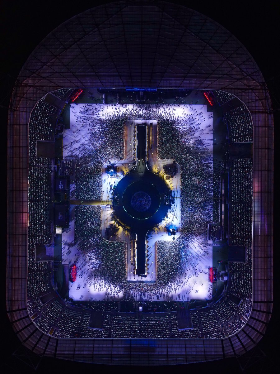 sominhadefesa's tweet photo. ISSO É UM SHOW DE UM ARTISTA NACIONAL CARALHO https://t.co/o4RKtburG7