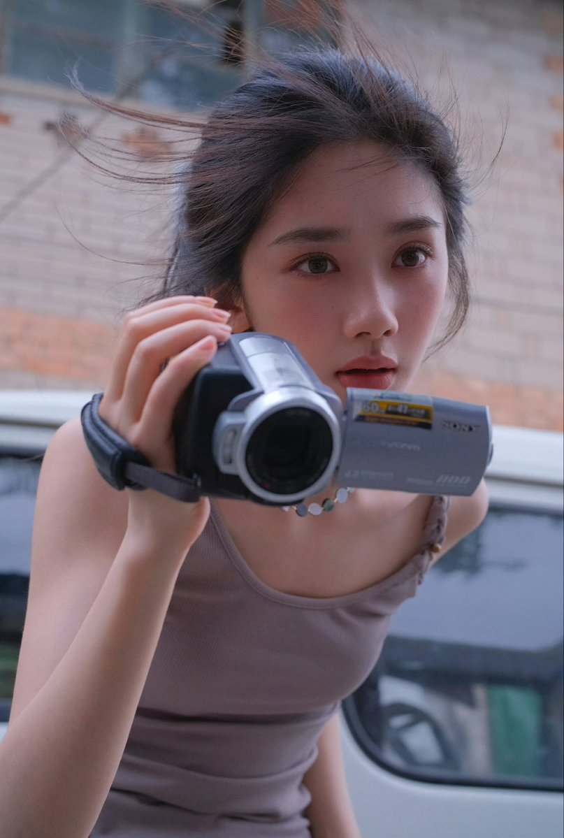 foryinglu's tweet photo. [260925] Wang Yinglu Studio Weibo Update for Mid-Autumn Festival

🥮✨

#WangYinglu #王影璐 https://t.co/rlTzZsSfvA