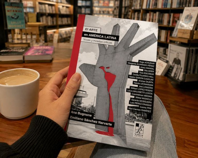 labrujulaTDF's tweet photo. Presentarán un libro sobre arte e identidad en América Latina 
https://t.co/fkQ0I5AMlX https://t.co/joDtgZC45U
