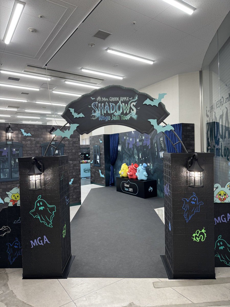 mga_popupstore's tweet photo. 🦇👻【POP-UP STORE情報】👻🦇

Mrs. GREEN APPLE Ringo Jam Tour
“SHADOWS” POP-UP STORE

【香川】マリタイムプラザ高松2F

＼本日オープンしました✨／

✅開催期間中は全て事前予約制となります
▼ご入場詳細はこちらか���
https://t.co/ktIqLhn84f

皆さまのご来場をお待ちしております🍏

#MrsGREENAPPLE
#MGA_SHADOWS