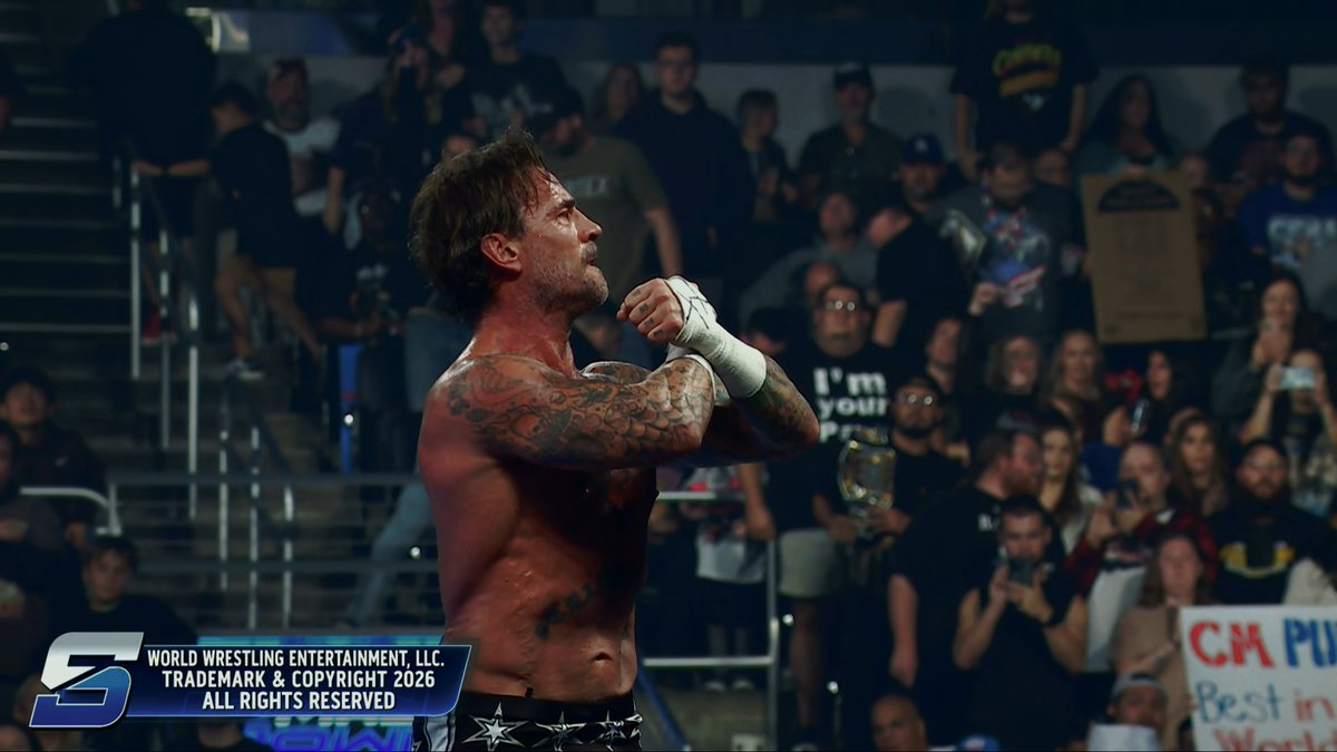 fabien_fichaux's tweet photo. Le show se termine avec un face à face Finn Balor et CM Punk qui se serrent la main et CM Punk célèbre sa victoire #SmackDown https://t.co/1OTPDRzR4b
