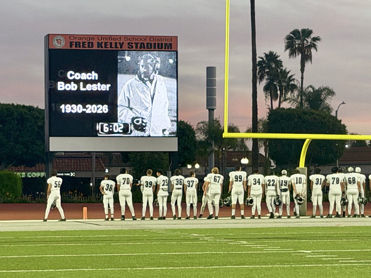 FernandoMDonado's tweet photo. 1st QTR under way!
@OCSportsZone 2026 🏈 #FNL #WeekFIVE @THHSMustangs 🩶💙🆚 @elmodenafb ❤️💛 from Fred Kelly Stadium.
Coverage coming on our FREE website https://t.co/fNSrRvzDg7
@TimBurtIrvine @ElMoAthletics @TrabucoHillsAD
📸©️: @FernandoMDonado, For OC Sports Zone https://t.co/6YuV8UsDOQ