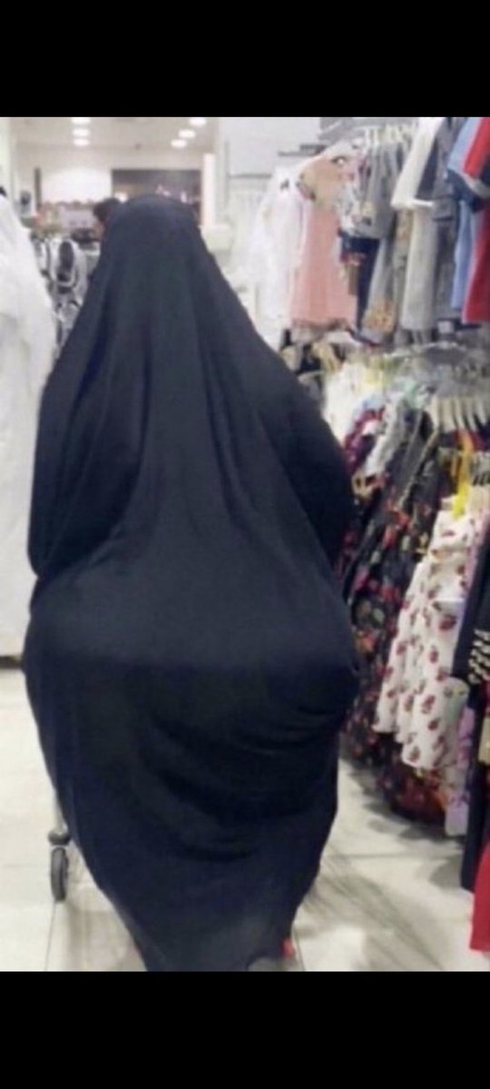 shaykhuh8's tweet photo. ياكحيلان جربت تطلع  عجيزك الخمسينيه للسوق ومكوتها ناطه تحت العبايه وملفته للنظر الرايح والجاي يناظر فيها وانت وراها ومستحي تصارحها وتشوف شطيانها تخض من تحت العبايه وترتفع هرمومناتك 🔥 https://t.co/OvboFnUpnf