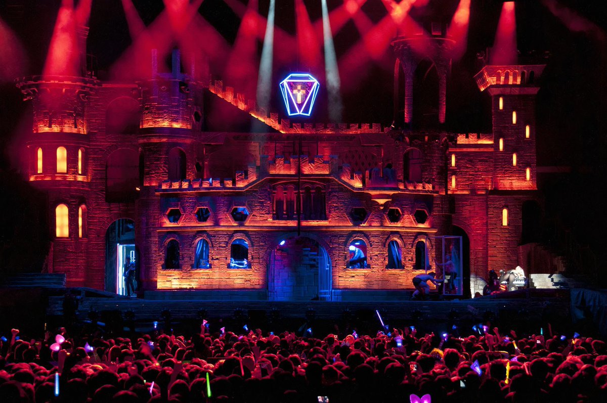 infogagabr's tweet photo. The Born This Way Ball stage, 2012 https://t.co/Y5b1onlgGX