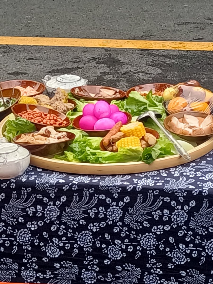 siiin876's tweet photo. The temple's Tan Family Order fair draws a crowd—warm vibes u0026 shared traditions make this a lovely day for locals!， https://t.co/BW6y7DvmMr