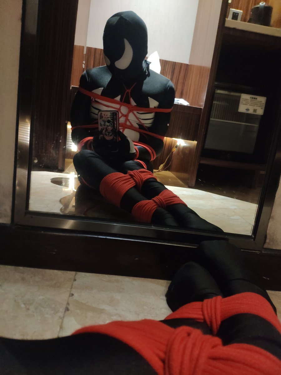 Haultpol6's tweet photo. #zentai #bondage https://t.co/bZQsIG2ilI