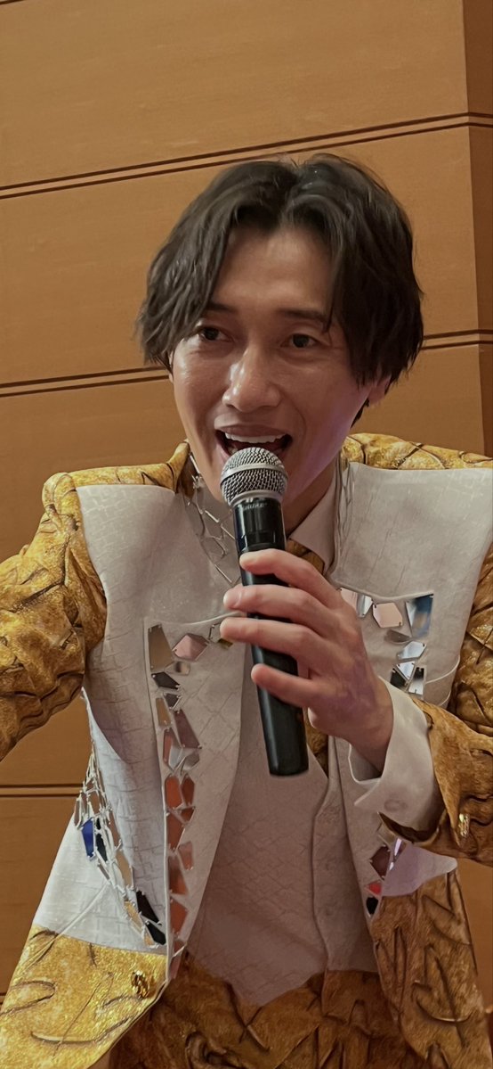 horirin620's tweet photo. 母に北トピアの翔ちゃん💚の写真を見せると途端に目がキラキラ🤩
さっきまでとぜんぜん違うやん😄
私は母やお友達も含めて推し様を見たり推し様の話をしてる時のみんなのイキイキしてキラキラしてる顔を見ると嬉しくなって幸せな気持ちになる💓
みんなをこんなに素敵な顔に出来る推し様達は凄いです❣️ https://t.co/epWwdir10J