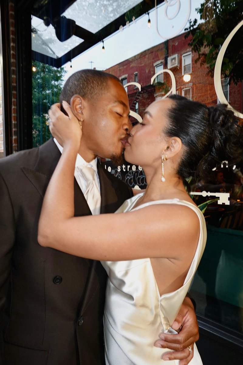 yosiety_'s tweet photo. absolute best night of my life 💍 https://t.co/kvru0s5hV2