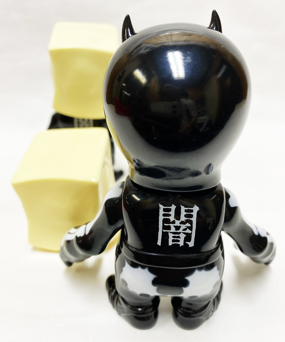 Balzac_jp's tweet photo. 新宿LOFTにて完全復刻で登場したBALZAC×SECRET BASEのソフビ人形『SKULL BBB』が本日9月26日（土）正午からFC会員優先先行販売にて再登場。
※FC先行で売り切れの場合は明日のSHOCKER一般発売は行いません。
詳細は
https://t.co/axOC3UAwDe https://t.co/44VPTqJ9A1