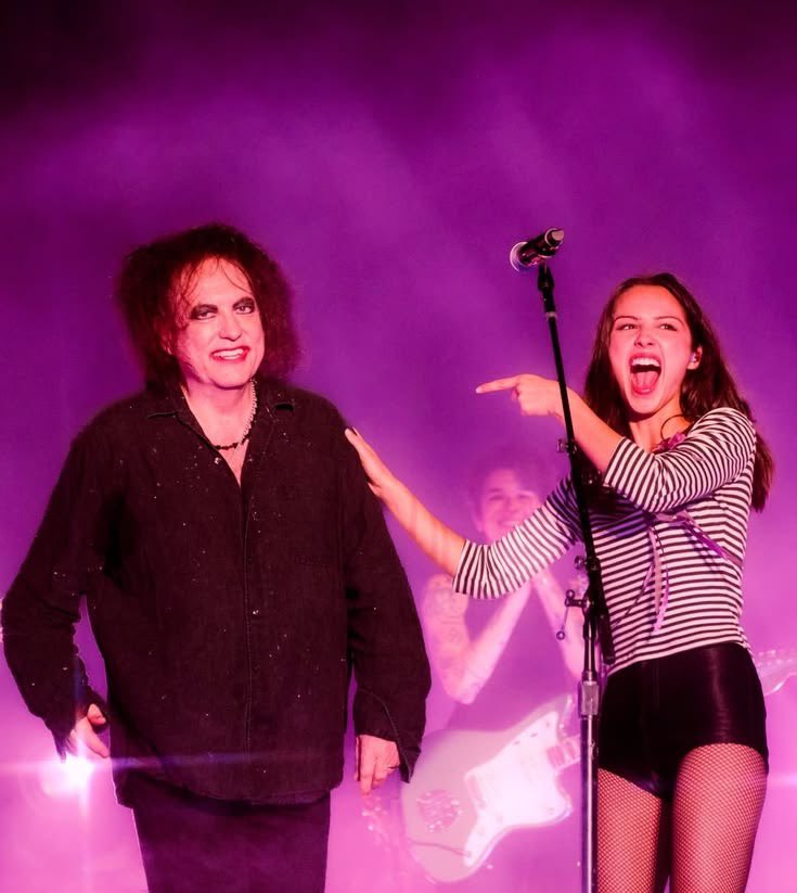 updateoliviabr's tweet photo. A música “what’s wrong with me” foi a única do álbum “you seem pretty sad for a girl so in love” a ficar de fora da setlist da The Unraveled tour. https://t.co/6ns1DYr2oK