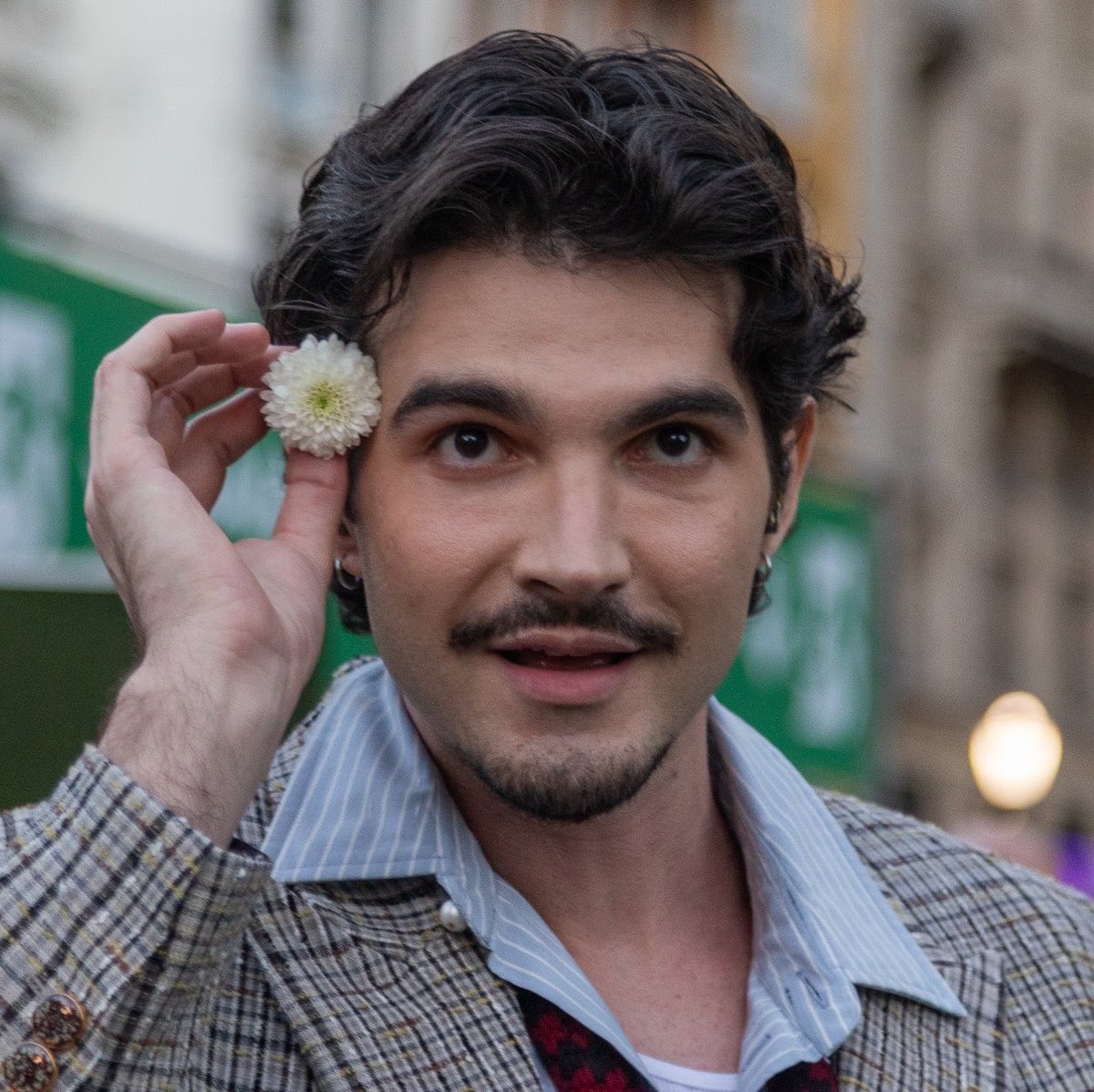 updatecharts's tweet photo. Jão em trecho de sua tradicional carta durante a Turnê Memórias Póstumas:

“O meu disco é o meu santuário, onde eu encontrei refúgio. Foi nessas músicas, nesse show. Nesse exato momento, se você tem alguém que sente falta, eu prefiro acreditar que ela tá aqui com a gente, cantando e suando.”