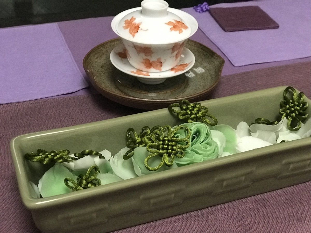 ijalin0664501's tweet photo. A fake antique, a caring smile, a bold decision, and a quiet home—life’s little moments hit different. https://t.co/W9O6Xu1vL6